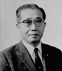 六代 石川文一